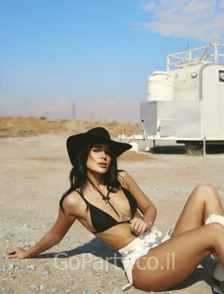 ויקטוריה — חשפנית להזמנה